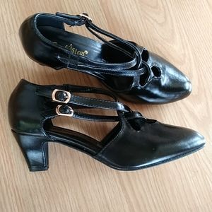 Beacon Angel Steps Criss Cross Strappy Willow Pumps 7.5 Medium Black